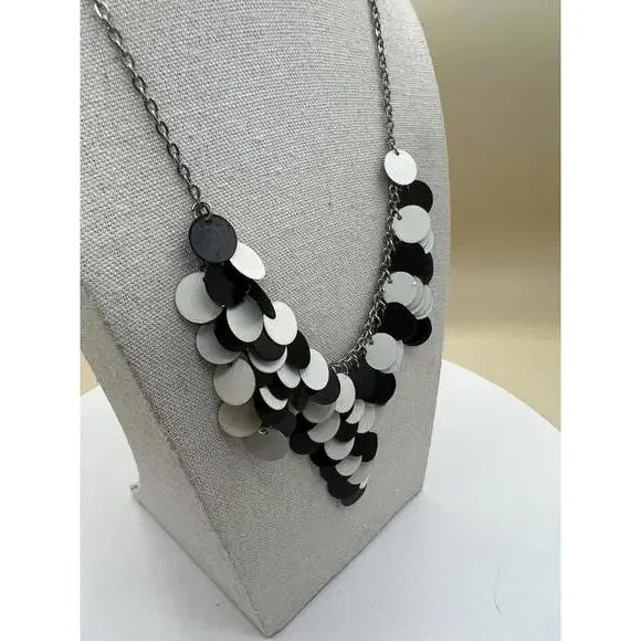 Black and White Disc Detail Necklace - Picture 6 of 8